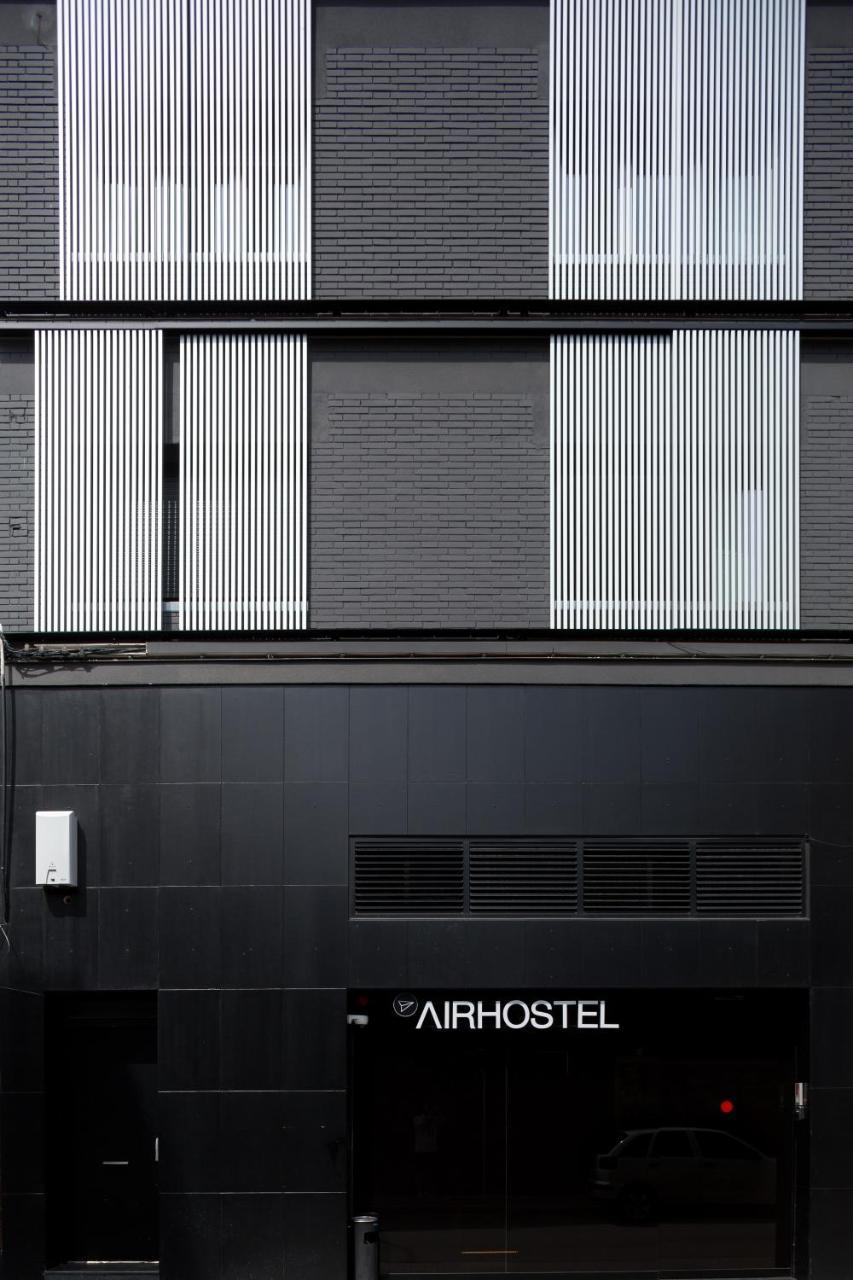 Airhostel Barcelona Airport 24h Hostel *